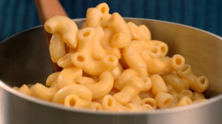 Cracker Barrel Cheese Scores Flavour with Mac