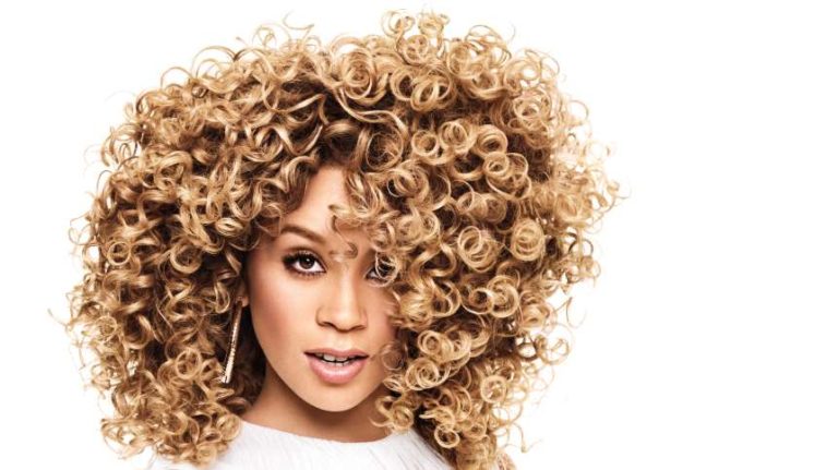 Pantene Celebrates Summer and Curls with Jillian Hervey