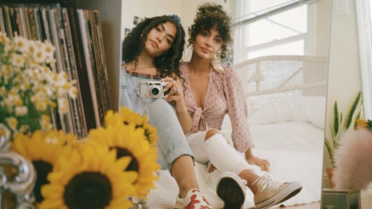 American Eagle Evokes Spring with Gen-Z Cast  
