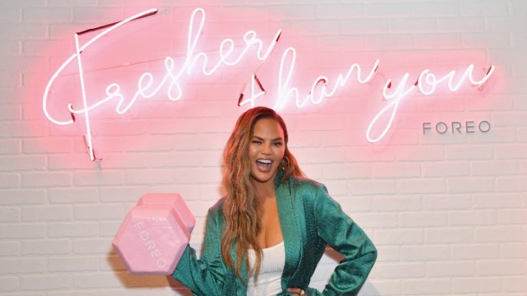 Chrissy Teigen Surprises FOREO Fans at POPSUGAR Play/Ground