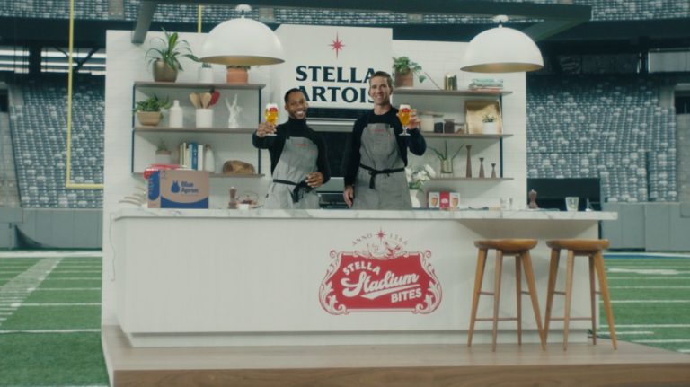 Stella Artois reunites Eli Manning and Victor Cruz in latest ad