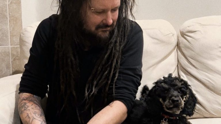 Jonathan Davis Introduces Freak On A Leash