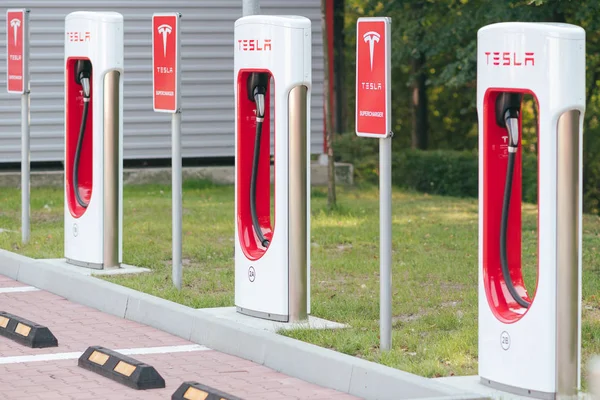 Drivers Worry About Tesla Cars long Wait Time After the Launch of Supercharger Network