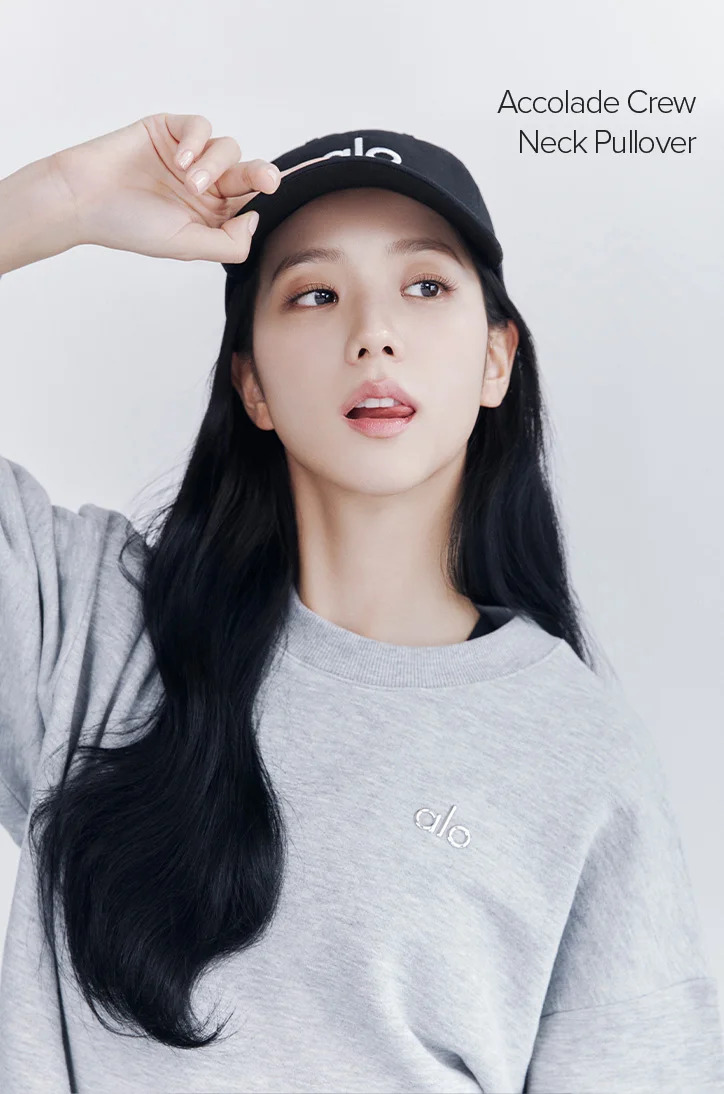 Jisoo is donning Alo Yoga's cap