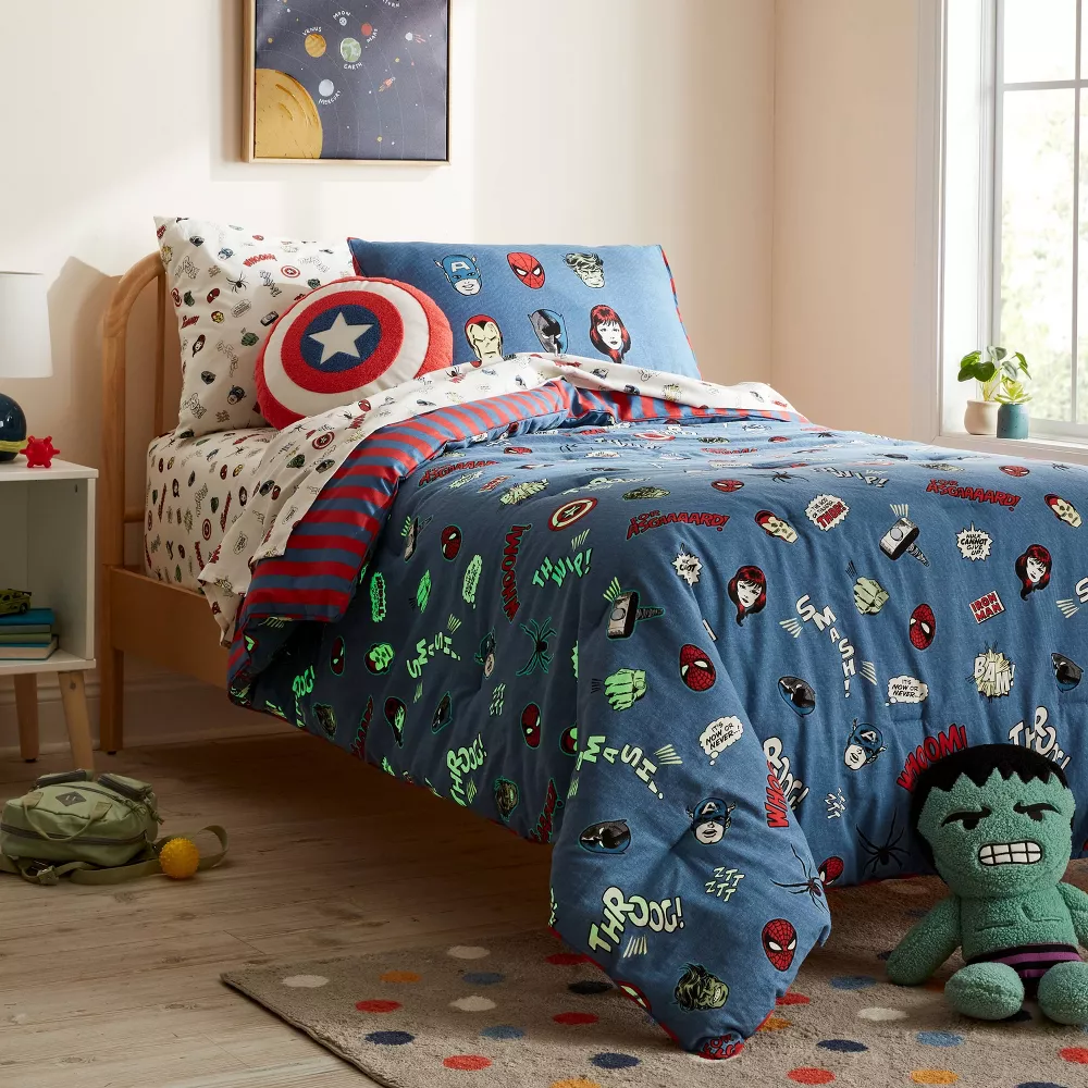 Marvel Glow in the Dark Kids 'Comforter - The Marvel Collection by Pillowfort ™. مصدر الصورة: الهدف